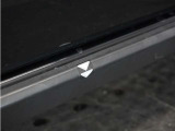 【ハンズフリースライドドア】両手がふさがっていても、足先をかざすとパワースライドドアが自動で開閉します!
