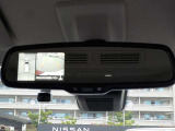 バックミラーにもアラウンドビュー画面表示できます。