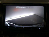 車庫入れの強い味方。後退時の死角をチェックするために便利です。