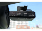 運転状況を、映像と音で記録するドライブレコ-ダ-。お問い合わせは03-5672-1023へ