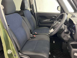ゆったりと座れる運転席シートですのでストレスなく運転が出来ますよ!