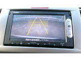 バックカメラの画像です。ガイドラインがスムースな車庫入れをサポートいたします。車庫入れの安心感がアップしますね。