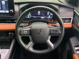 【純正革巻きステアリング】上質な革を使用することで、手にしっかり馴染みとても運転しやすいハンドルです♪