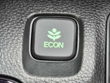 ワンタッチで省燃費走行をサポートするECONスイッチを装備。