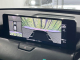 【360&deg;ビューモニター】専用のカメラにより、上から見下ろしたような視点で360度クルマの周囲を確認することができます☆死角部分も確認しやすく、狭い場所での切り返しや駐車もスムーズに行えます。