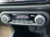 オートエアコンなので、風量の切り替えを自動調節し温度を保ってくれます☆運転席と助手席で温度変化出来ます。