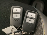 家族やパートナーと個別に持てるため、貸し借りの手間がなくスムーズに乗車できます。また、メインキーを自宅に置いたまま、もう一方をサブとして常に鞄に入れておけるため、持ち出し忘れを防げる点も便利です。