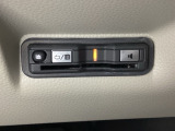 ハンドルの右下にETCがついています。高速道路の料金所の通過も楽々です!。 カードの取り出しもしやすい場所についています。
