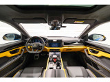 Bicolor Leather Interior with Contrast Stitching