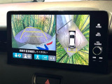 【マルチビューカメラシステム】専用のカメラにより、上から見下ろしたような視点で360度クルマの周囲を確認することができます☆死角部分も確認しやすく、狭い場所での切り返しや駐車もスムーズに行えます。