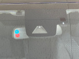 【トヨタセーフティセンス】走行中に前方の車両等を認識し、衝突しそうな時は警報とブレーキで衝突回避と被害軽減をアシスト。より安全にドライブをお楽しみいただけます。