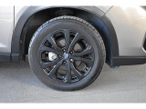 純正18インチアルミホイールタイヤサイズは225/55R18です。