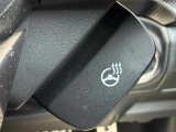 【ステアリングヒーター】冬場の寒い日に手がかじかんで運転が危険にさらされることもこれがあれば安心です!!ハンドルがじわっと暖かくなります♪ //