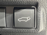 【パワーバックドア】スマートキーや運転席のボタンを押すだけでリアゲートが自動で開閉します!荷物を持っている時や、高い位置にあるバックドアを閉める際に便利な機能です♪