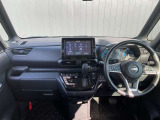 ◆◆◆運転席まわりはこのように機能的にまとまっています。足元が広くて、開放的ですよ!ぜひお座りください。