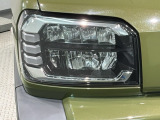 LEDヘッドライトは、点灯の瞬間から最大光量を発揮し、突然暗くなるトンネルなどでの安定感を高めます。