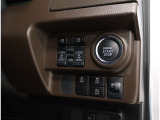 電動のスライドドアで楽々スムース!運転席から開閉の操作ができます!&スタートスイッチを押してエンジン始動ができるスマートキーが装備されています♪ポケットや鞄からキーを出さずに乗り込めます♪