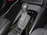 電動パーキングブレーキ・ブレーキホールドを装備してます。ホールド機能は信号待ちが多い一般道で疲労軽減になり、大好評です!