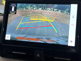 【バックカメラ】駐車時に後方がリアルタイム映像で確認できます。大型商業施設や立体駐車場での駐車時や、夜間のバック時に大活躍!運転スキルに関わらず、今や必須となった装備のひとつです!