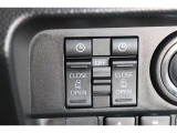 スライドドアの開閉は、ドアハンドルはもちろん運転席からのスイッチ操作でも可能です。お子様の送迎時の乗り降りも一段と楽になります。