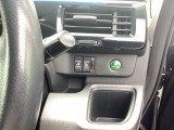 【eコンスイッチ】低燃費運転をサポートするECONモード。スイッチをONすると、エンジンやトランスミッション、A/Cなどを協調制御し、燃費の向上に貢献。エコドライブの効果を高めます。