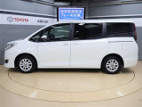 助手席側パワースライドドア付きだから、狭い駐車スペースなどでの 乗り降りラクラク!小さなお子さまのいるご家庭には嬉しい装備。