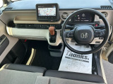 【HondaSENSING】衝突を予測してブレーキをかけたり、前のクルマとちょうどいい距離でついていったりできる多彩な安心・快適機能を搭載した先進の安全運転支援システムです。