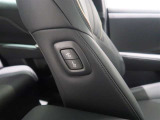 運転席から助手席シートを操作出来ます。