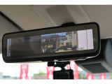 スマートルームミラーです。後方確認もカメラで見やすくなっております。