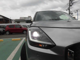 ディスチャージヘッドライトです!暗くなった時に明るく照らしてくれるので安心して運転していただけます☆