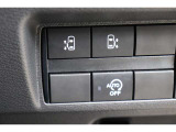 スライドドアの開閉は、ドアハンドルはもちろん運転席からのスイッチ操作でも可能です。お子様の送迎時の乗り降りも一段と楽になります。
