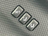 【メモリー機能付きパワーシート】ドライバーごとに設定したシート位置を記憶して、ボタン一つで切り替えできる便利な機能!運転する方が複数名いらっしゃるご家庭におすすめです♪
