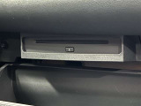 CD/DVDデッキはグローブボックス内に!
