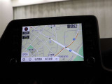 スマホをクルマとつなぐだけで、おなじみのアプリをディスプレイオーディオ上で気軽に使えるようになります。スマホと同じ感覚の画面タッチ操作はもちろん、ハンズフリー通話や各種機能を音声操作出来ます(^^)/