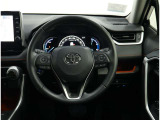 各操作スイッチなどもハンドルから手を放すことなく操作可能で安全運転に支援いたします!