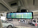 【デジタルインナーミラー】後席の大きな荷物や同乗者で後方が確認しづらい時でも安心!カメラが撮影した車両後方の映像をルームミラー内に表示。クリアな視界で状況の確認が可能です!