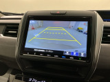 リバースギアに入れるだけで後方の表示へ切り替わります。夜間や雨の日の駐車も楽になりますよ。