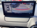 狭い場所での駐車やすれ違いなどでより的確な運転操作に役立つ360&deg;ビューモニターが装備されています。