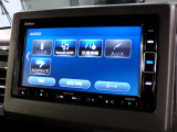 CD、DVD、Bluetooth、AM、FM、スマートフォン接続ができます。