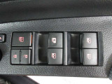 もちろん全席パワーウインドー付。運転席から操作できて便利です。