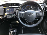 シンプルで使いやすいコクピット。視界性もよく運転しやすいですよ。スイッチ類も使いやすい場所に配置されています。