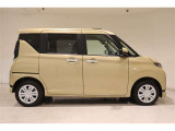 運転席側の真横からのサイドフォルム、シンプルで飽きのこないスタイリッシュなスタイルですね!乗降しやすそうなのがわかります。