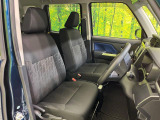 運転席シート廻りは使用感も少なく、良好な状態となっています。前オーナー様が丁寧に使っていたことがよくわかりますね。