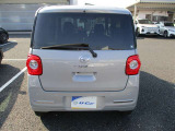 バックカメラが付いているので後方確認が非常にしやすいです。今や運転初心者も熟練者も必須装備!ついていて損はないですね♪