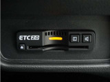 ◆ETC2.0装着◆進化したドライブ体験。料金収受システムだけだったETCが生まれ変わって、高速道路を賢く使うETC2.0に進化しました。多彩な情報サービスが便利で快適なドライブ体験を提供します。