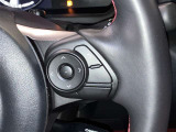 手元で操作が出来るのは便利ですよ!安全運転にも繋がり各種のスイッチが付いてますので、運転中に余所見することがありませんね!運転しながら操作が出来る画期的装備!これ便利です。