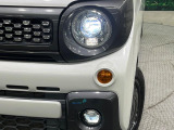 【LEDヘッドライト】悪天候や夜間走行時も良好な視界を確保し安心して運転できる高輝度LEDヘッドライトを装備!点灯速度が早く、消費電力も抑えられています。