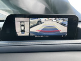 狭い場所での駐車やすれ違いなどでより的確な運転操作に役立つ360&deg;ビューモニターが装備されています。