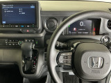 ホンダ純正メモリーナビ搭載なので、遠方へのドライブもお任せ下さい!ステアリング左手側にオーディオ関連のコントロールスイッチを配置しています。操作時は視線を逸らすことなく運転に集中できます