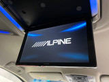 【フリップダウンモニター】大画面モニターで後席でもエンタメをお楽しみいただけます。小さなお子様にも大人気の装備です♪